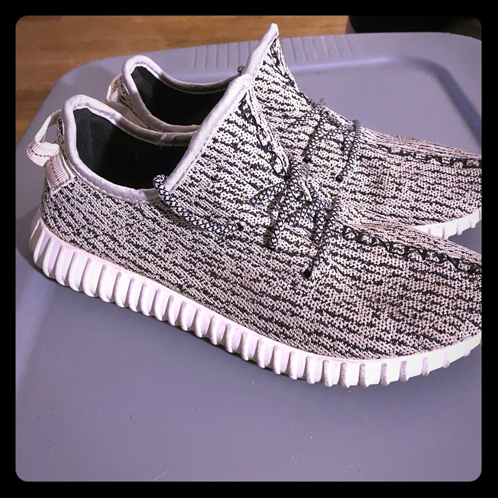 Yeezy inspired sneaker men’s 9